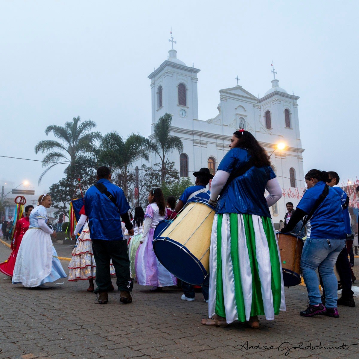 Uma obra de arte interativa que retrata as diversas manifestações, danças, músicas, gastronomia, fé, tradição e religiosidade da Festa do Divino em São Luiz do Paraitinga 